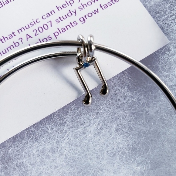 𝅺BANGLE‎ Bracelet Music Note Charm Blue Diamond NWT - Picture 1 of 7